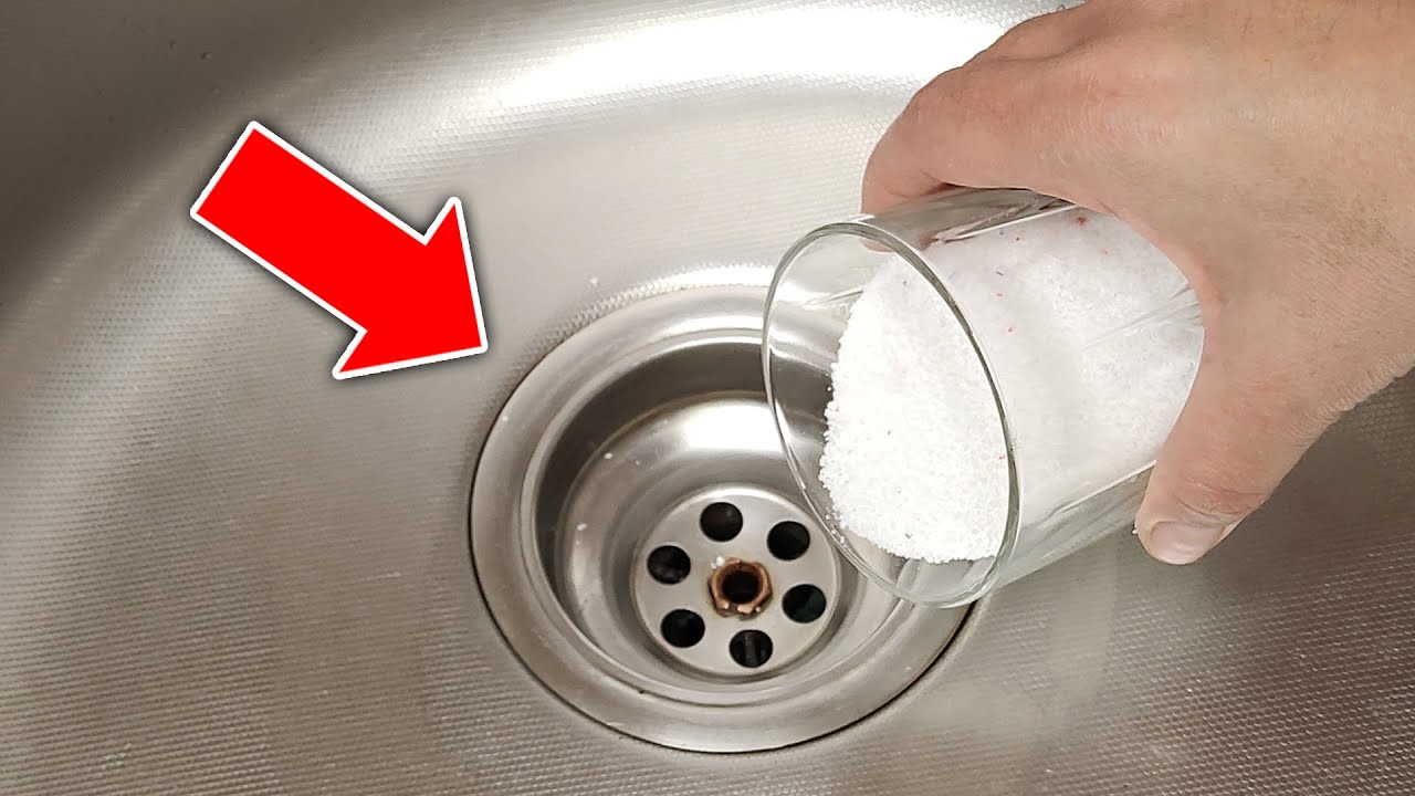 Господарі розповіли, як прочистити раковину на кухні без спеціального засобу 