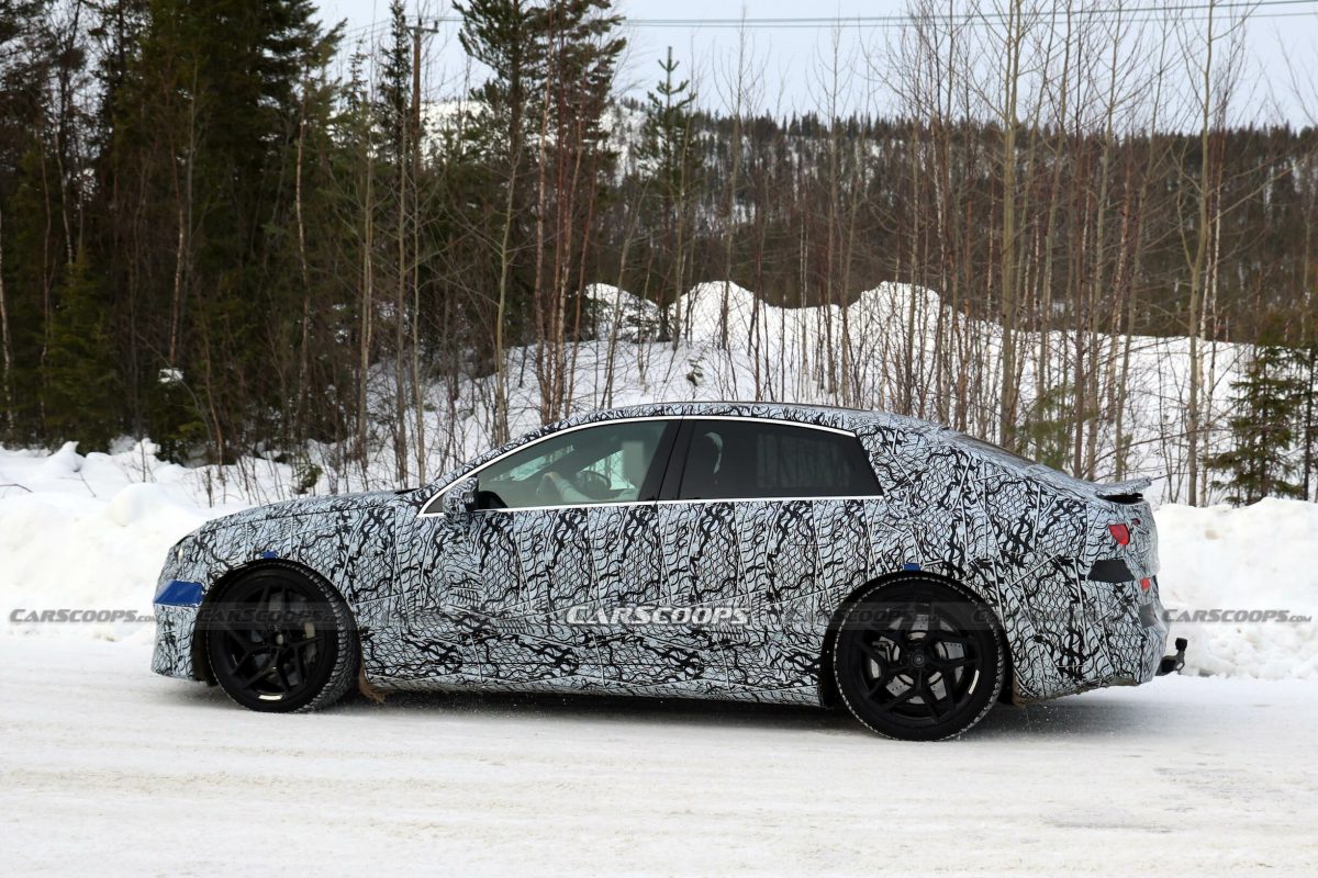 Електричний Mercedes-Benz C-Class AMG виїхав на тести: дизайн фастбека та 800 кінських сил - фото 7