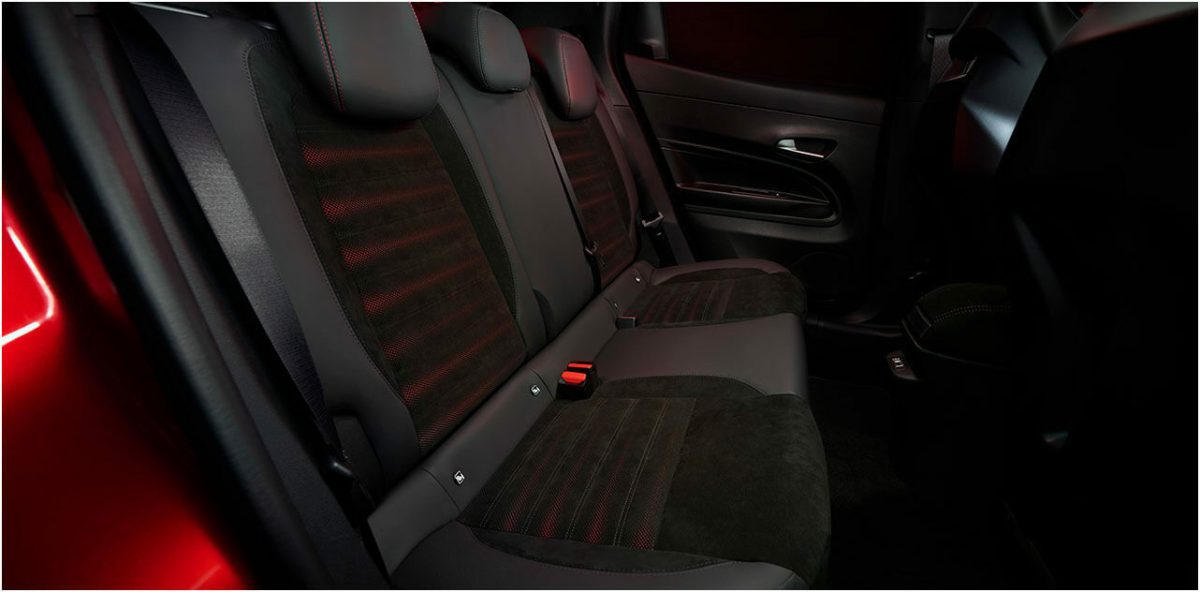 Alfa Romeo Junior дістався Північної Америки: чому найменший кросовер бренду оминув США - фото 1