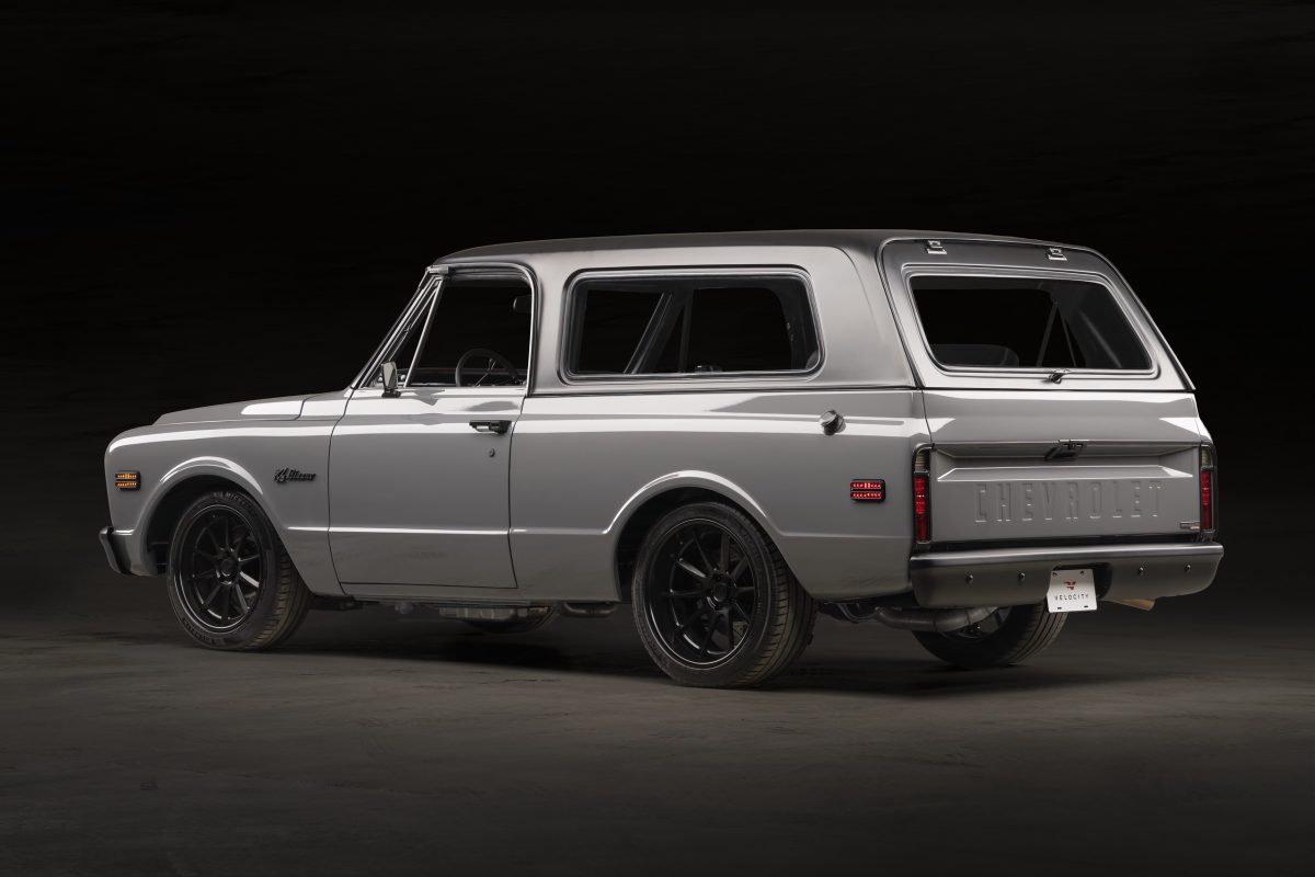 Нове життя легенди: представлено ефектний рестомод Chevrolet K5 Blazer 1972 року - фото 2