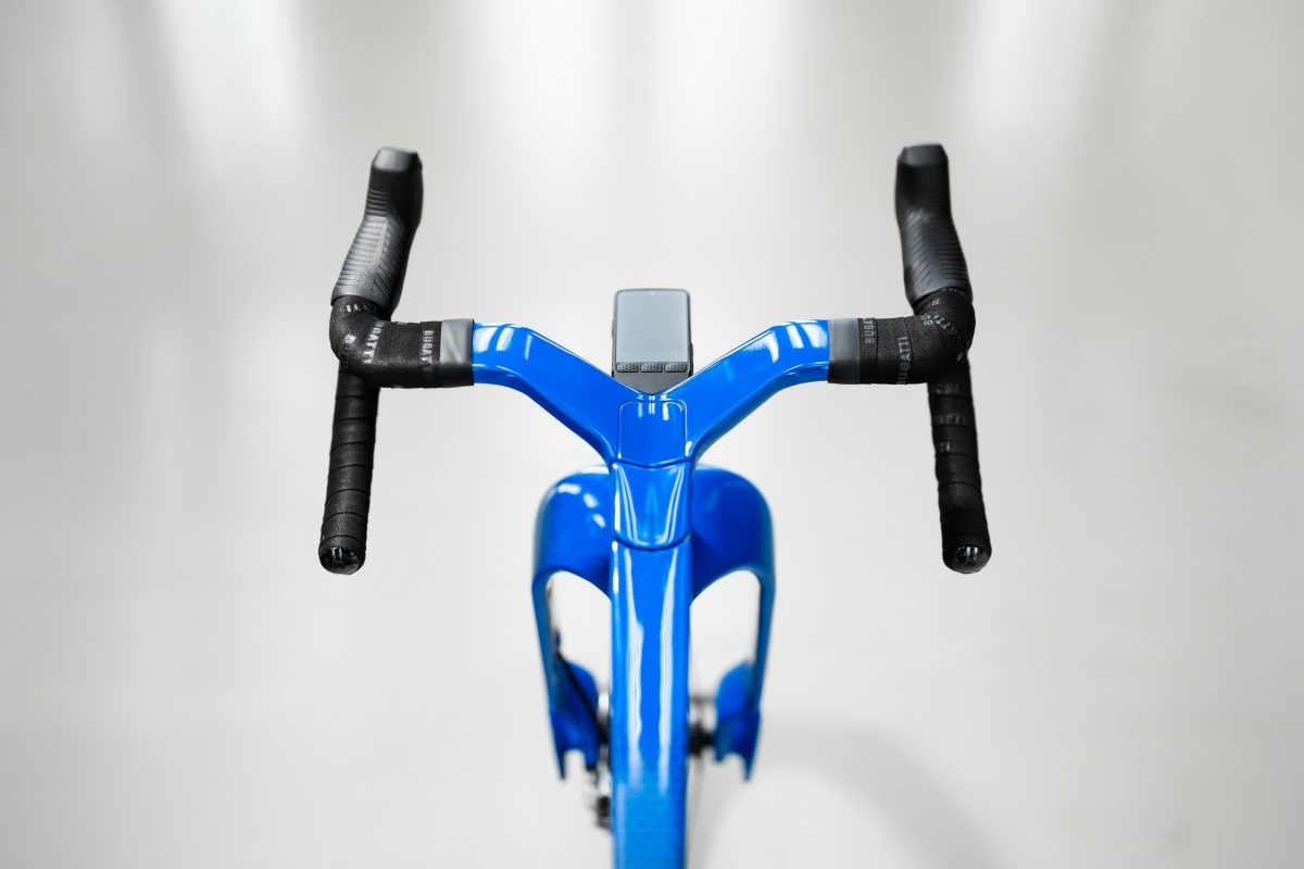 Bugatti представила ексклюзивний карбоновий велосипед, який коштує дорожче за Toyota Corolla - фото 5