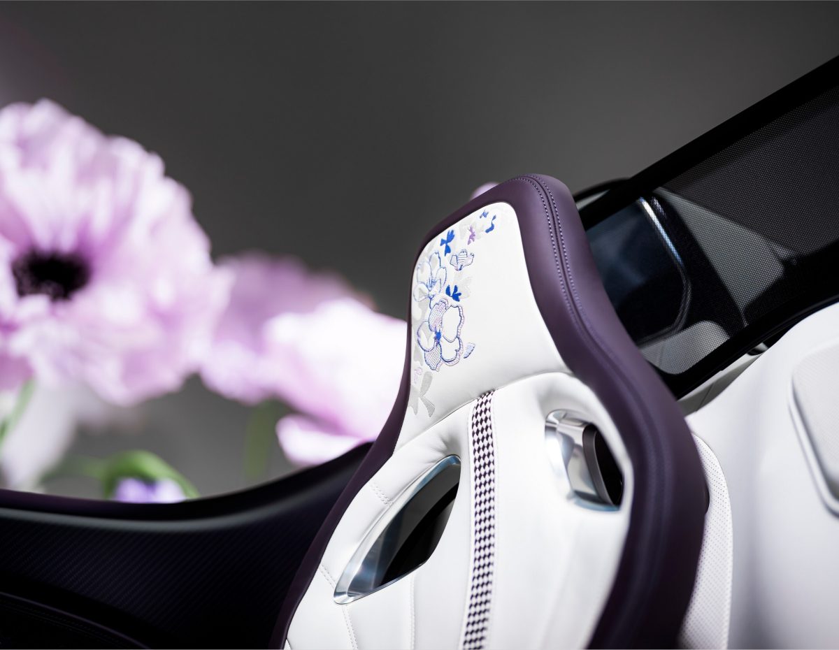 Останній W16: Bugatti створили унікальний лавандовий гіперкар Mistral «Caroline» - фото 3