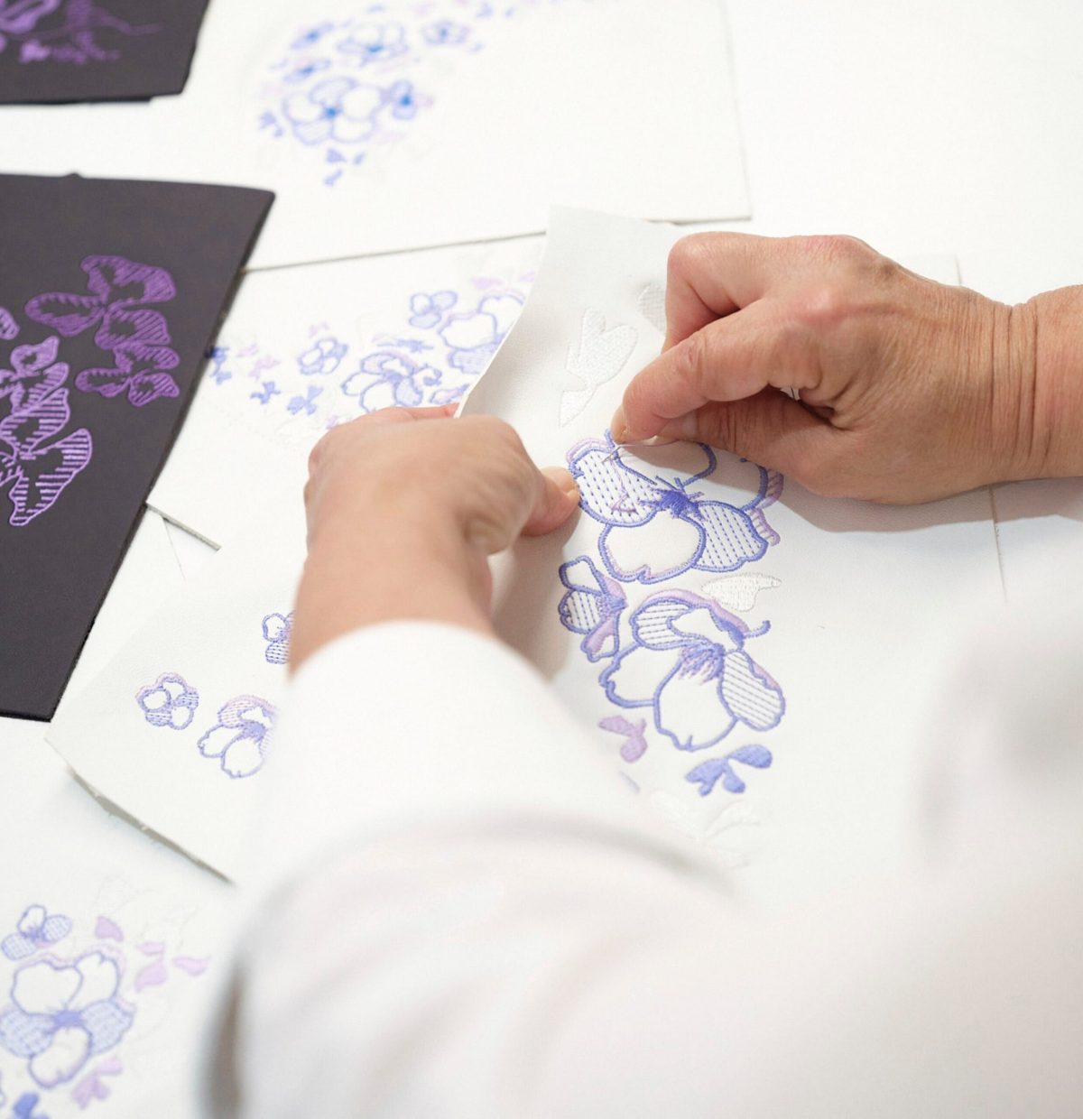 Останній W16: Bugatti створили унікальний лавандовий гіперкар Mistral «Caroline» - фото 5