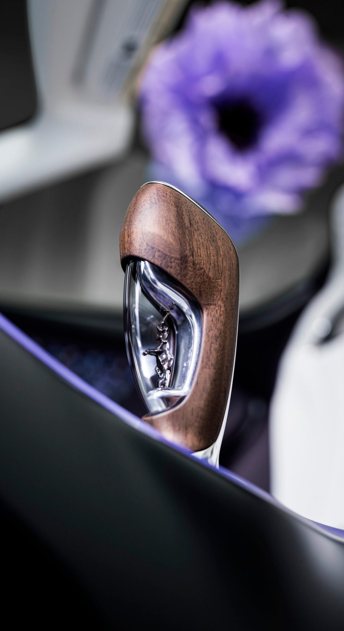 Останній W16: Bugatti створили унікальний лавандовий гіперкар Mistral «Caroline» - фото 2