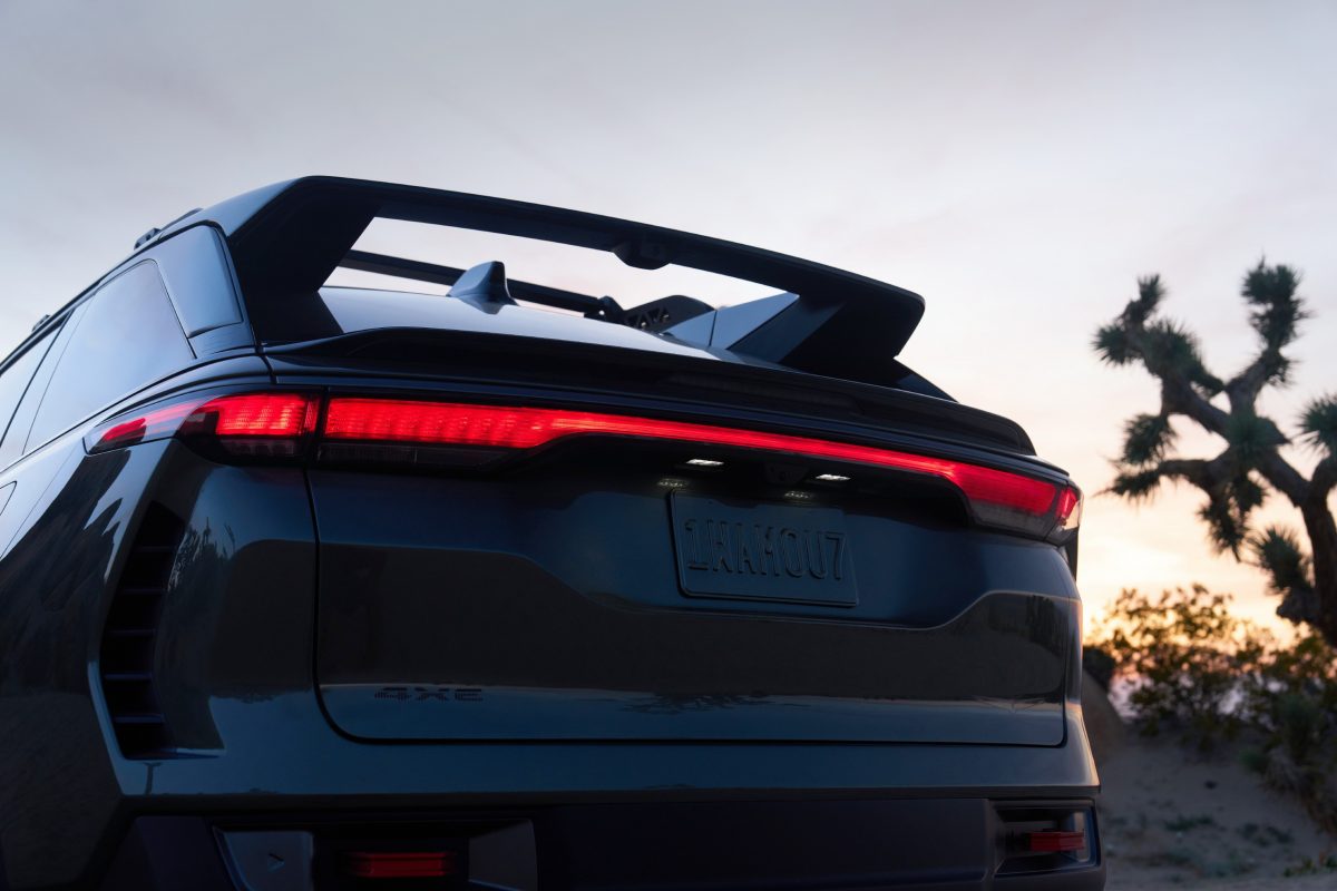 Масштабне відкликання Jeep: майже 12 тисяч нових електрокросоверів Wagoneer S мають небезпечний дефект - фото 6