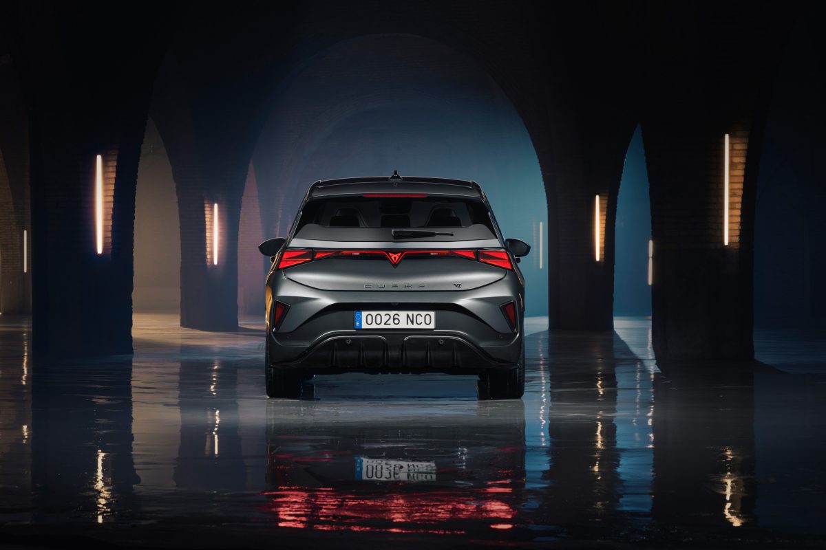 Офіційно представлено оновлений Cupra Born: більше агресії в дизайні та виправлення помилок ергономіки - фото 6
