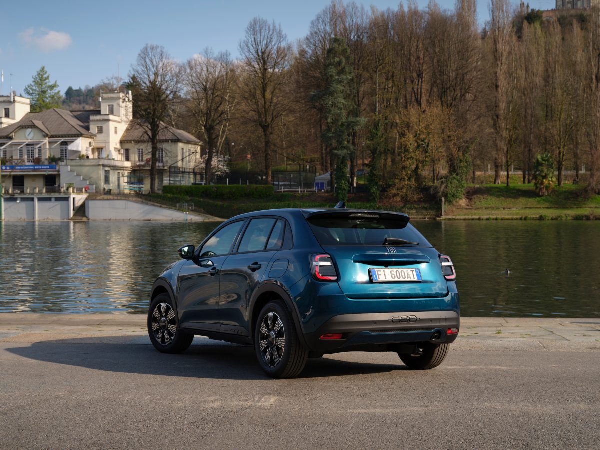 Лінійка Fiat 600 поповнилася базовою бензиновою версією та спецвипуском Street Edition - фото 2