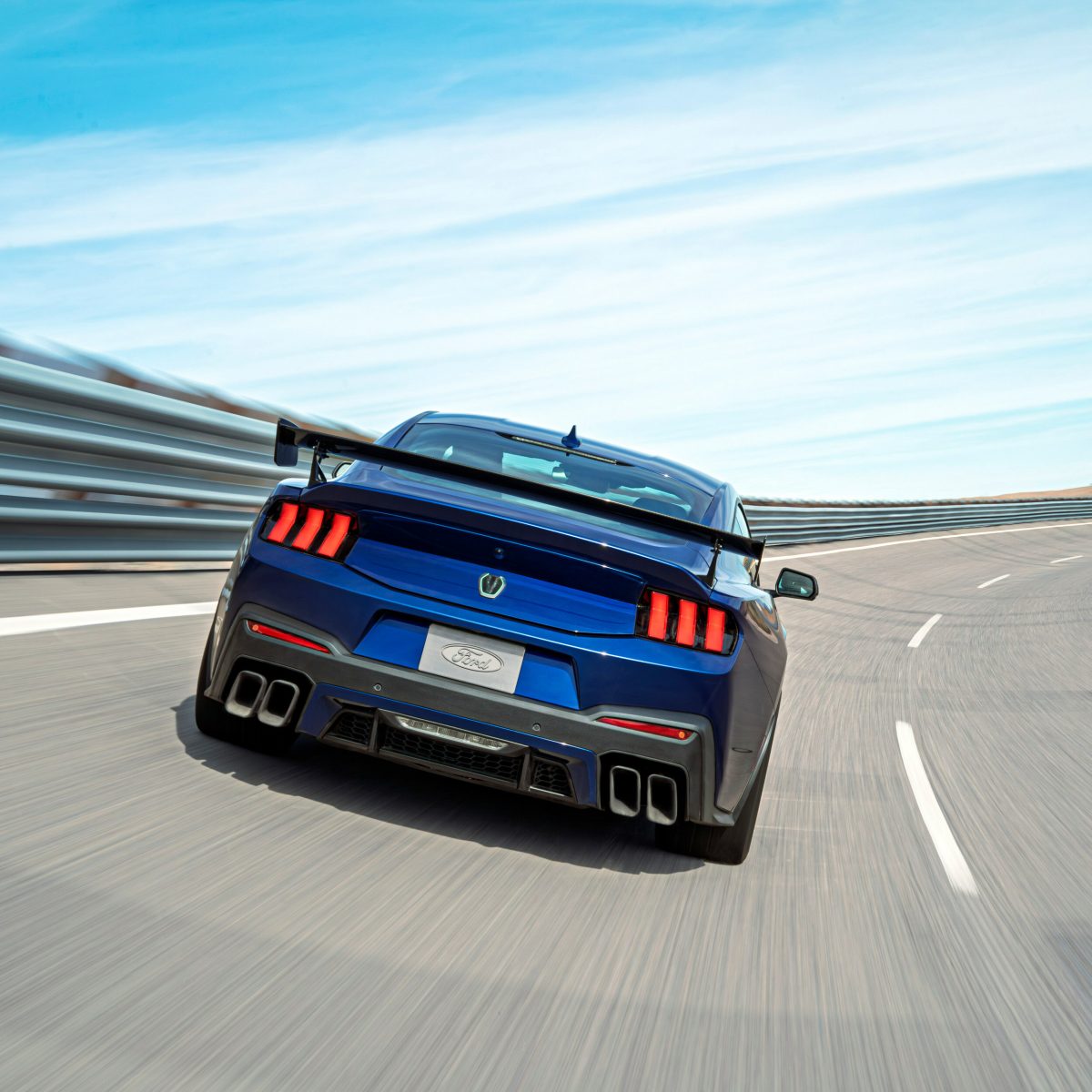 Шокуючі ціни на Ford Mustang Dark Horse SC: понад 175 тисяч доларів за топову версію - фото 8