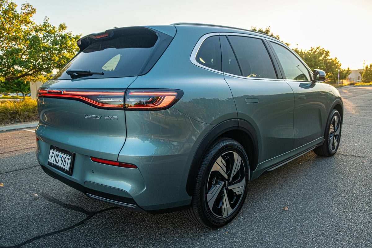 Бюджетний удар по Tesla: огляд нового електричного кросовера Geely EX5 - фото 5