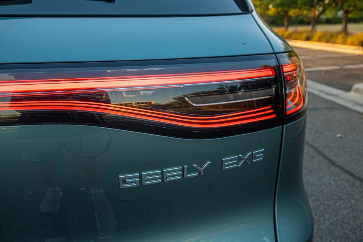 Бюджетний удар по Tesla: огляд нового електричного кросовера Geely EX5 - фото 8