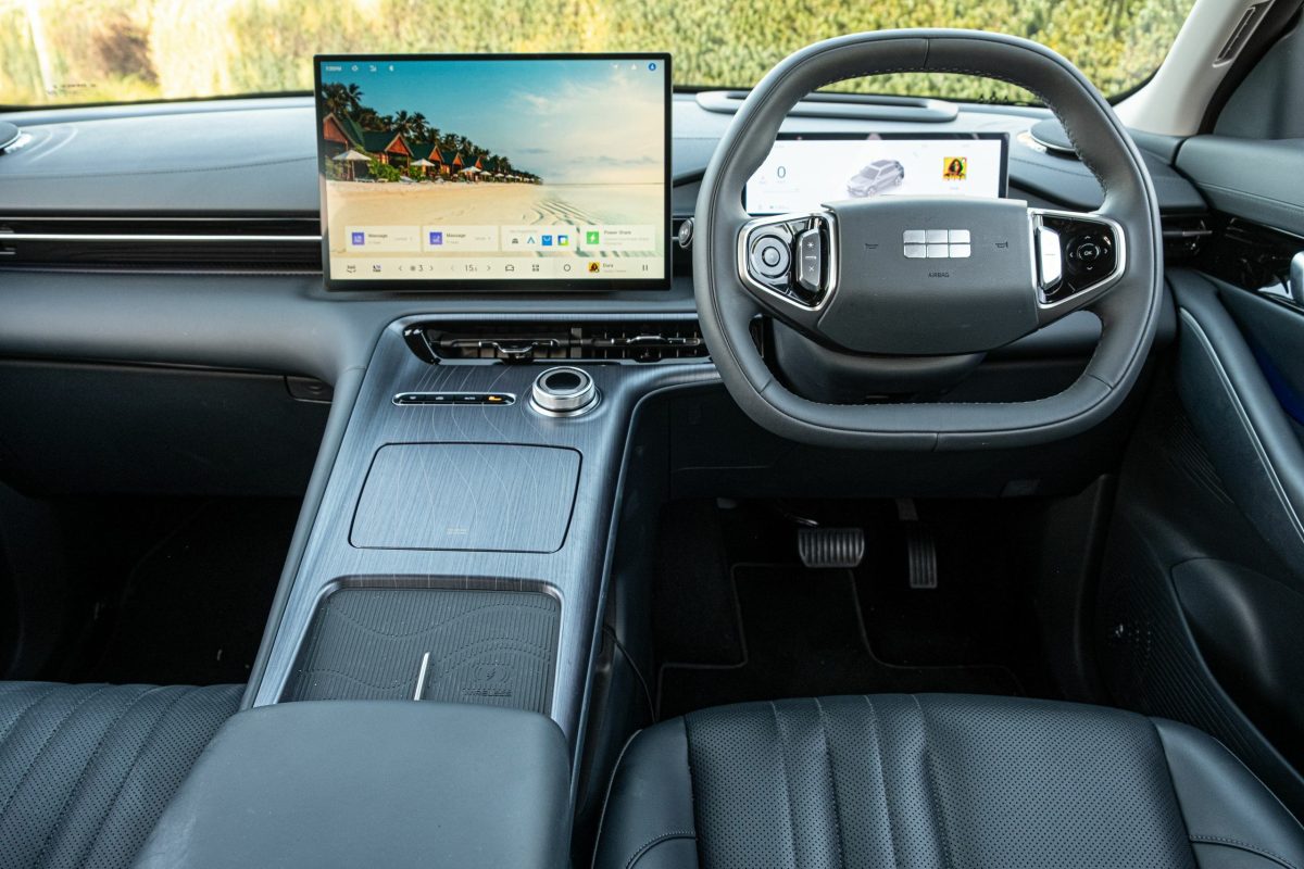 Бюджетний удар по Tesla: огляд нового електричного кросовера Geely EX5 - фото 2