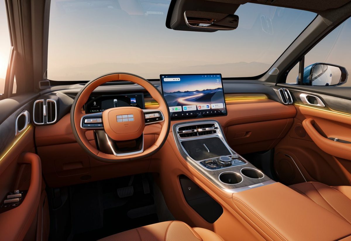 Новий Geely Galaxy M7: плагін-гібридний кросовер із запасом ходу понад 1700 км - фото 2