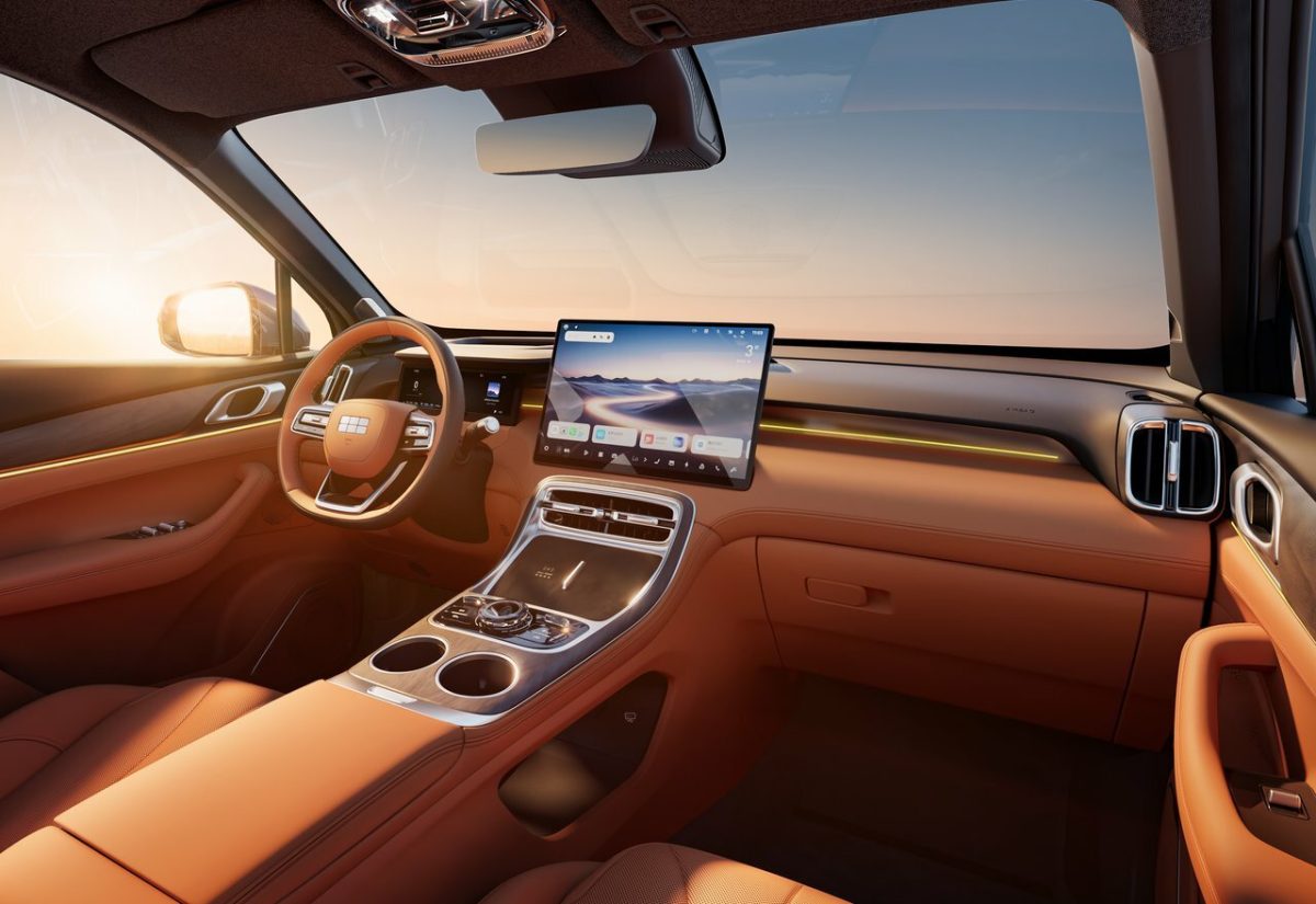 Новий Geely Galaxy M7: плагін-гібридний кросовер із запасом ходу понад 1700 км - фото 3