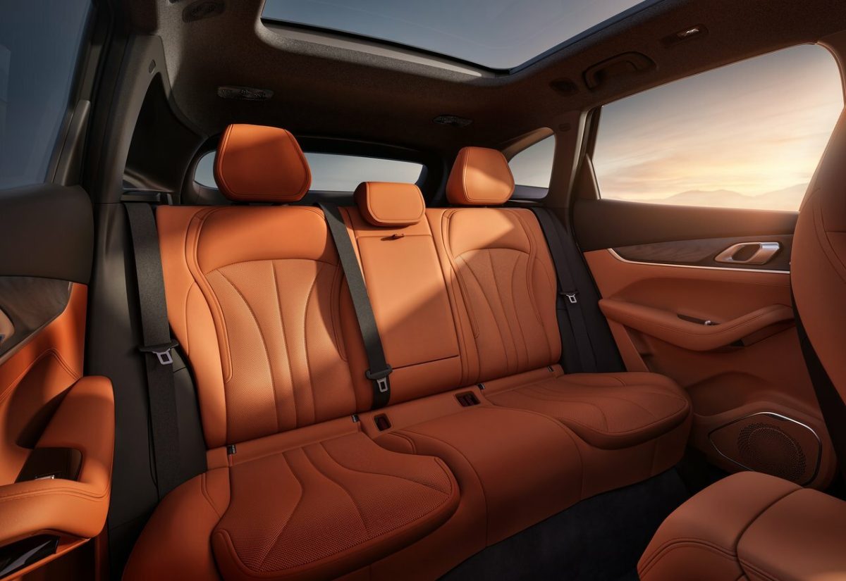 Новий Geely Galaxy M7: плагін-гібридний кросовер із запасом ходу понад 1700 км - фото 4