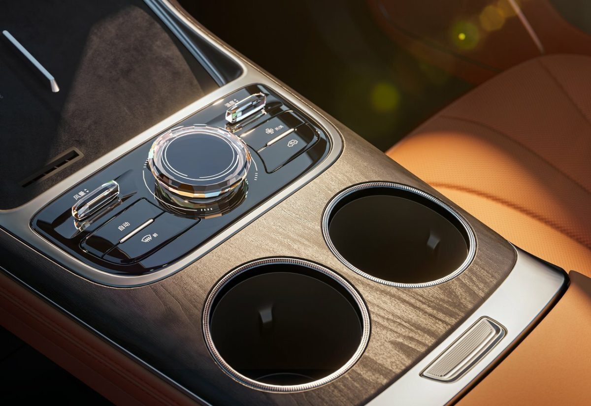 Новий Geely Galaxy M7: плагін-гібридний кросовер із запасом ходу понад 1700 км - фото 6