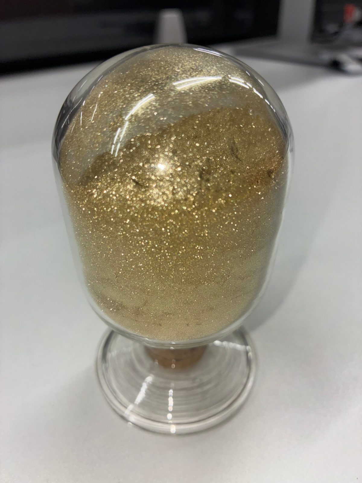 Золото в фарбі та броньовані вантажівки: Infiniti вражає унікальним кольором для кросовера QX65 - фото 7