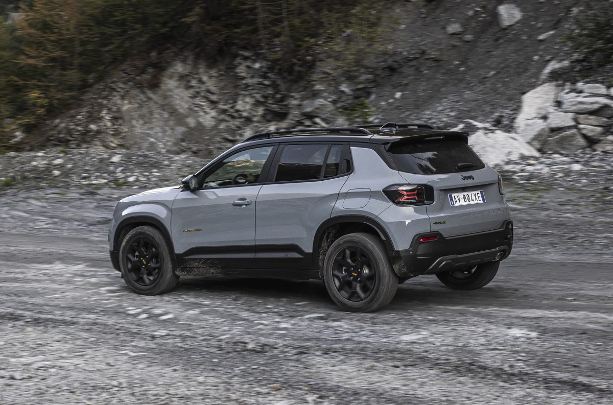 Jeep Avenger став справжнім хітом: кросовер б’є рекорди продажів в Європі - фото 5