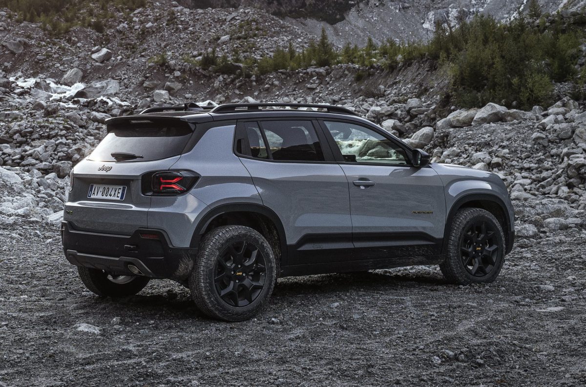 Jeep Avenger став справжнім хітом: кросовер б’є рекорди продажів в Європі - фото 7