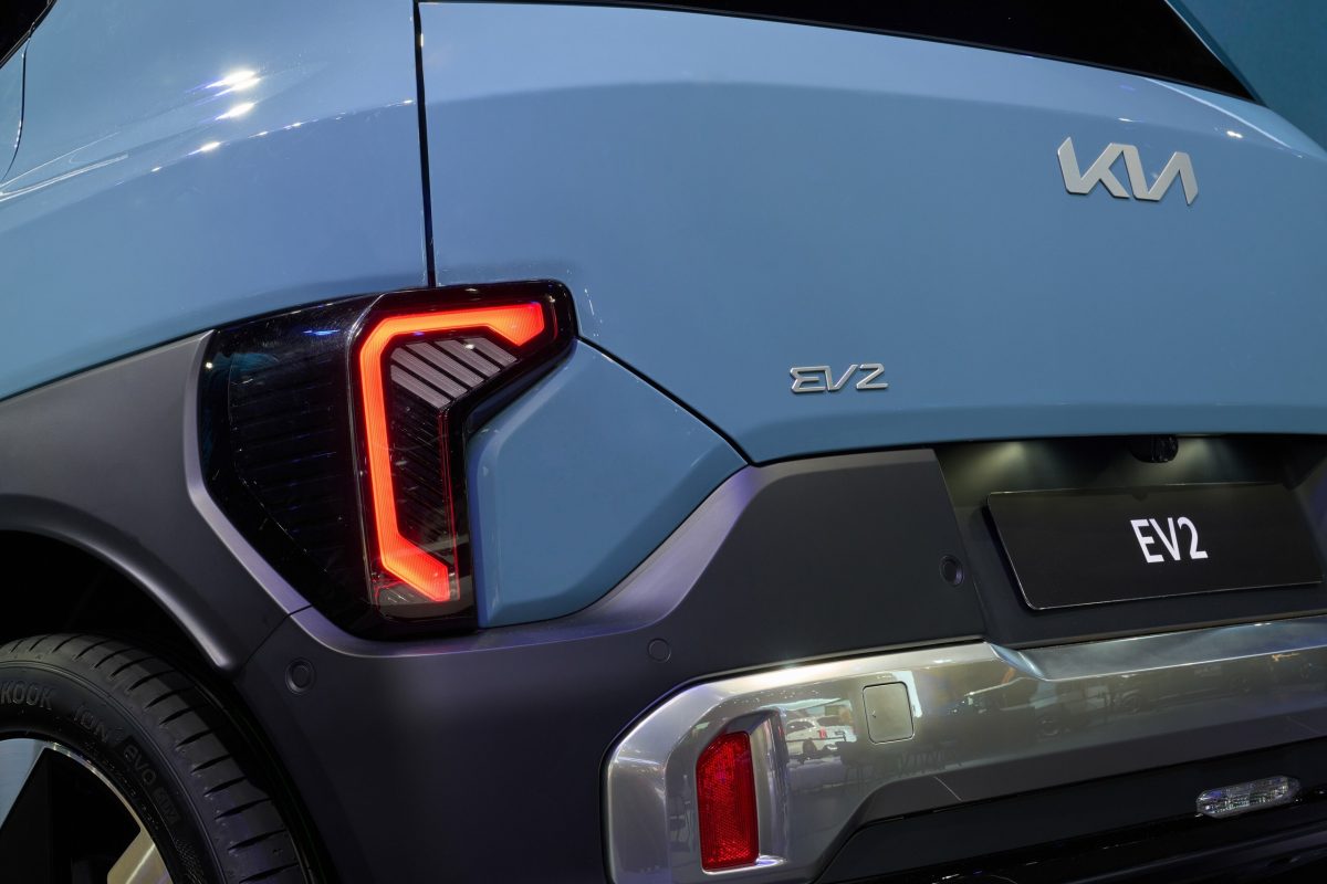 Новий доступний електрокросовер Kia EV2 виходить на ринок Європи: оголошено ціни та комплектації - фото 3