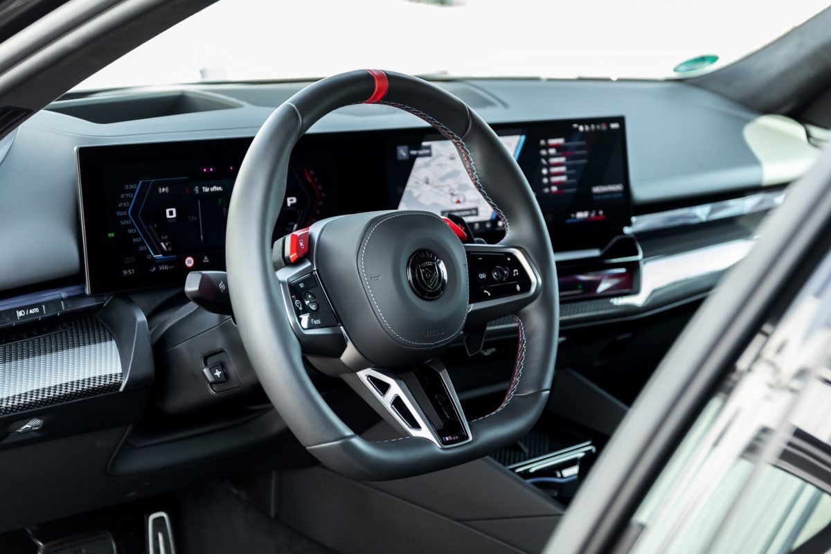 Майже 900 «конячок»: Manhart представив екстремальний пакет для BMW M5 Touring - фото 8