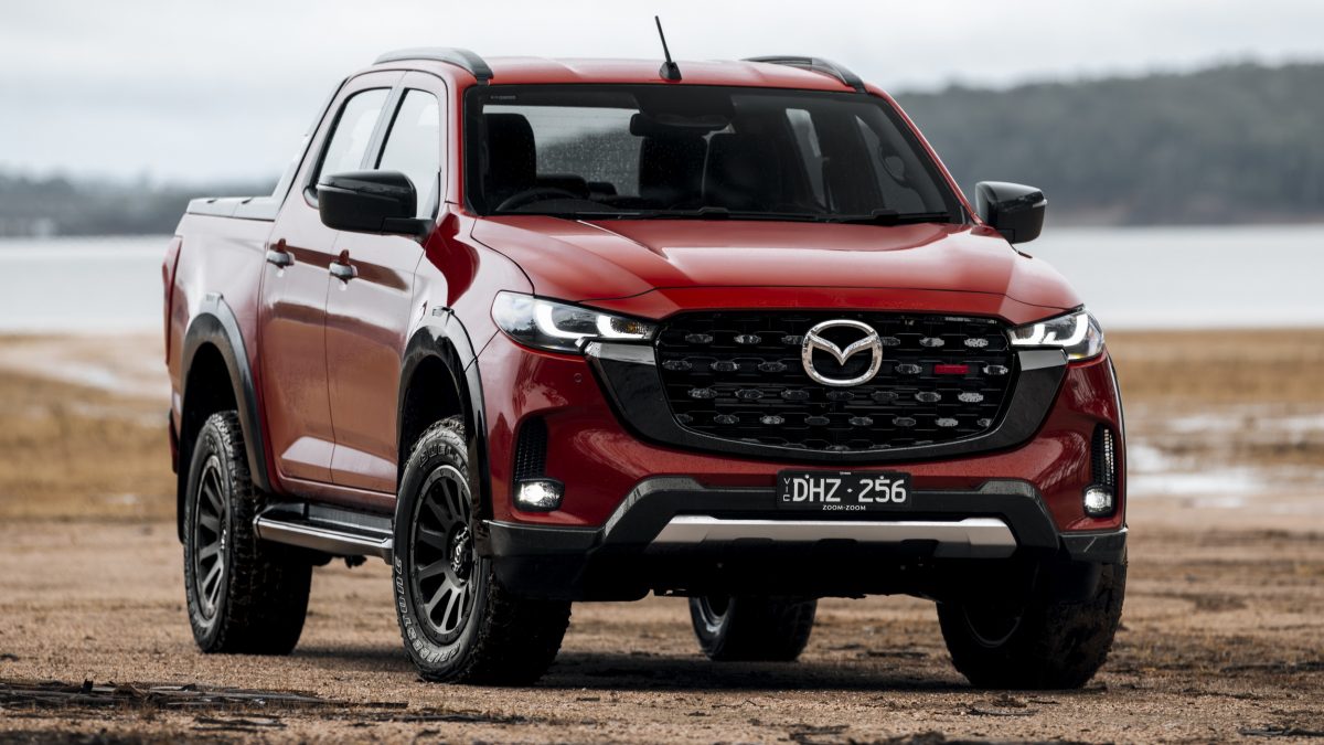 Оновлена Mazda BT-50 2026 року: повернення флагмана Thunder та нова стильна версія Boss - фото 1