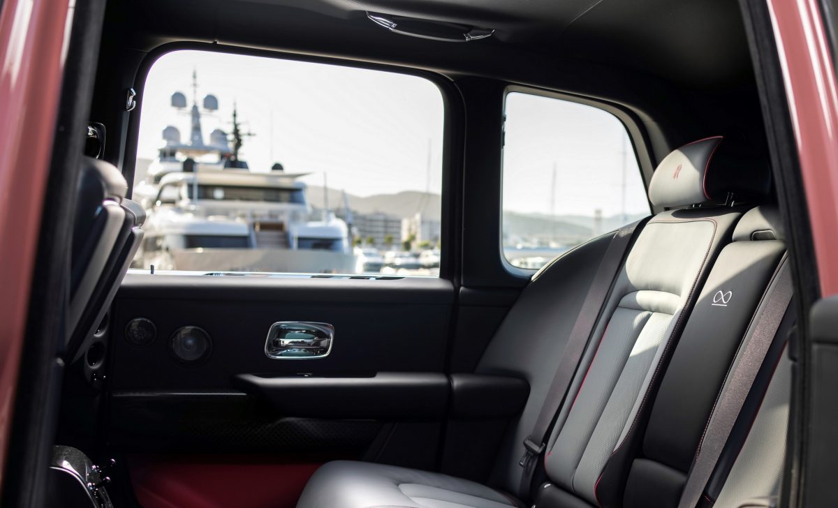 Rolls-Royce відкликає розкішні кросовери Cullinan через проблеми з пасками безпеки - фото 2