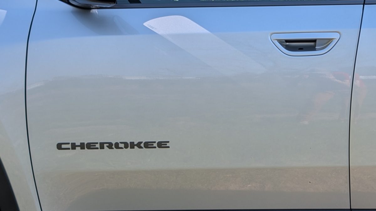 Як відкрити двері при розрядженому акумуляторі: інноваційне рішення безпеки від Jeep - фото 3