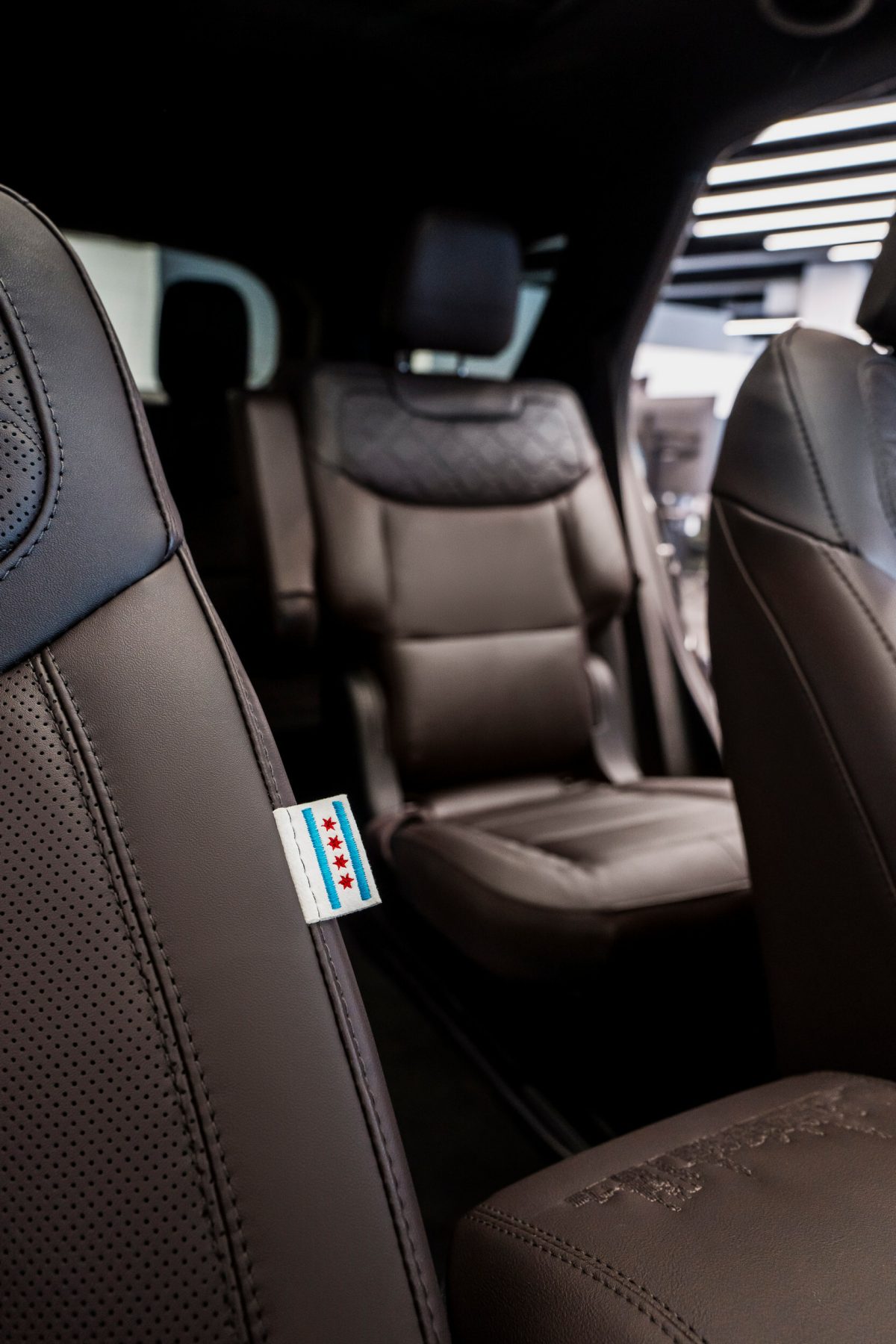 Генеральний директор Ford подарував Папі Римському унікальний гібридний Explorer - фото 3