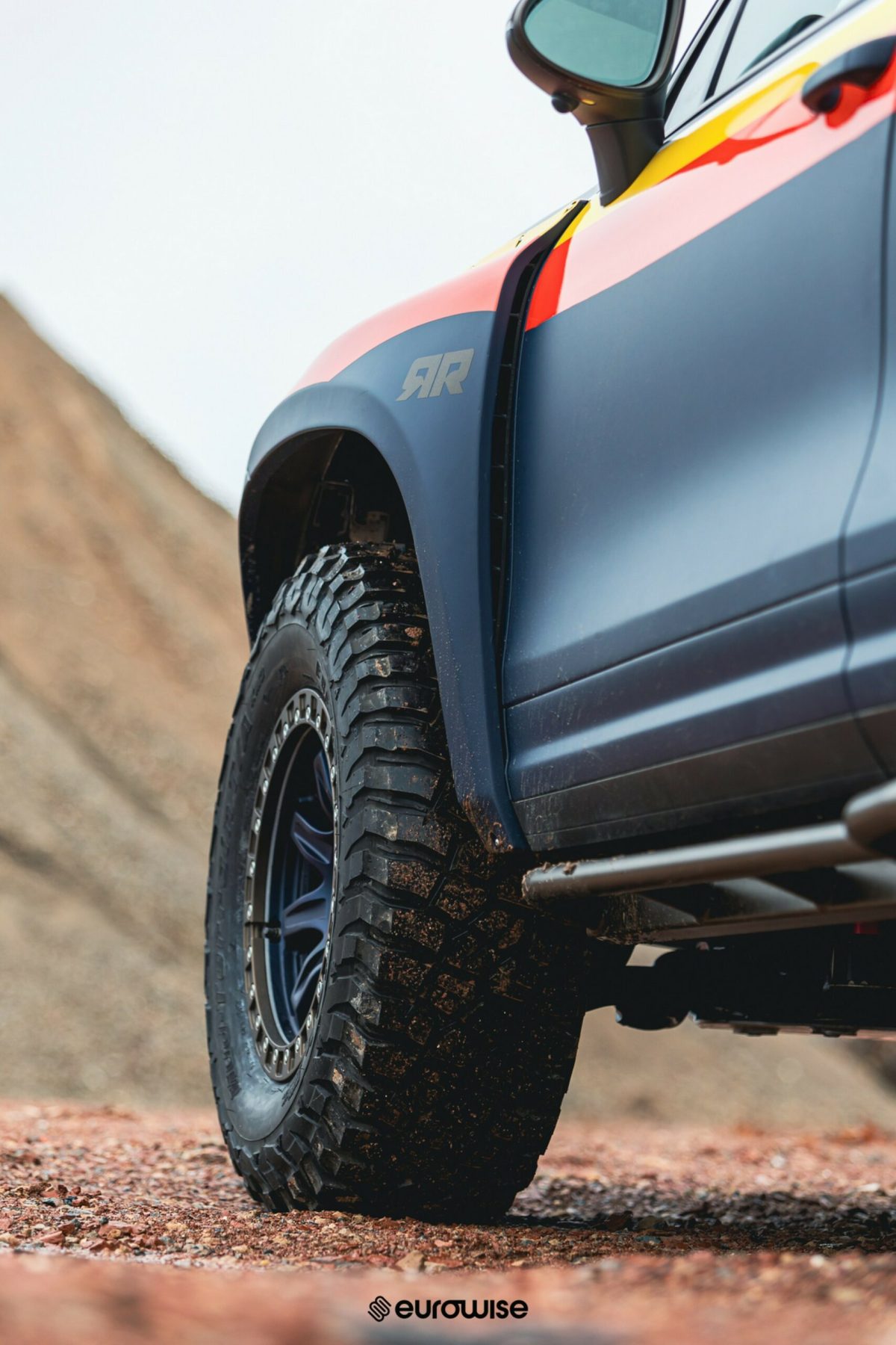 Porsche Cayenne перетворили на 650-сильного монстра для бездоріжжя у стилі «Дакар» - фото 6