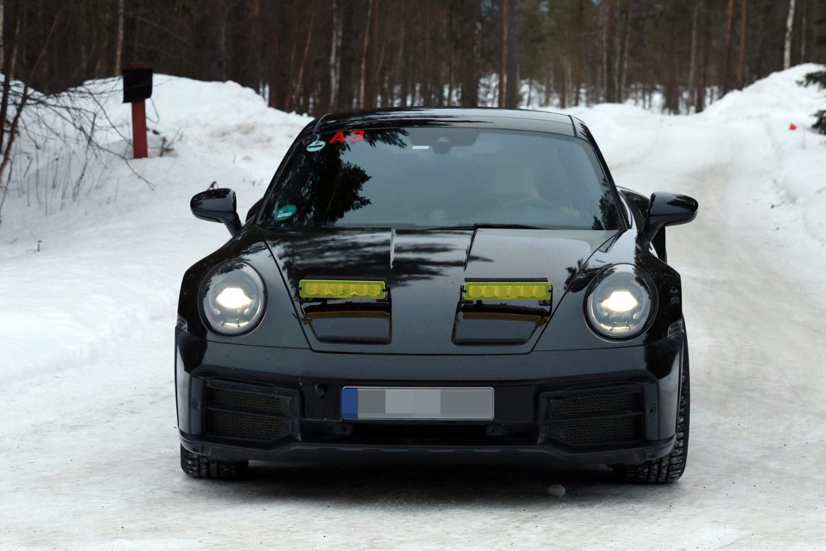 Porsche готує друге покоління 911 Dakar: шпигунські фото гібридного спорткара - фото 4