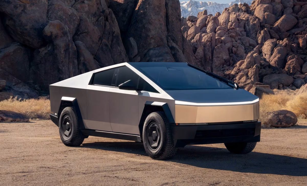 Tesla знову змінила правила перенесення автопілота FSD: погані новини для покупців Cybertruck - фото 2