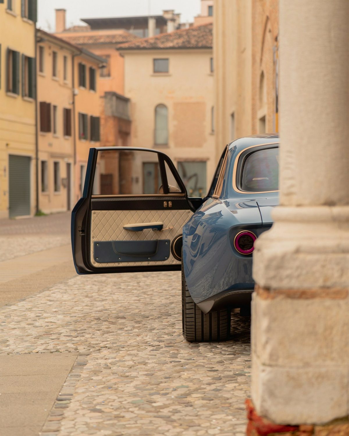 Електричний шедевр від Totem Automobili: унікальний рестомод на базі Alfa Romeo з потужністю 590 к.с. - фото 8