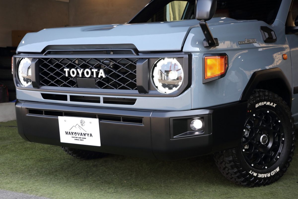 З робочого універсала у брутальний позашляховик: Toyota ProBox отримала дизайн у стилі Land Cruiser 70 - фото 3