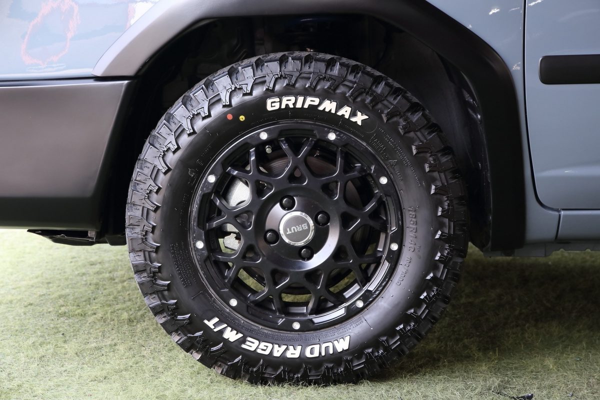 З робочого універсала у брутальний позашляховик: Toyota ProBox отримала дизайн у стилі Land Cruiser 70 - фото 4