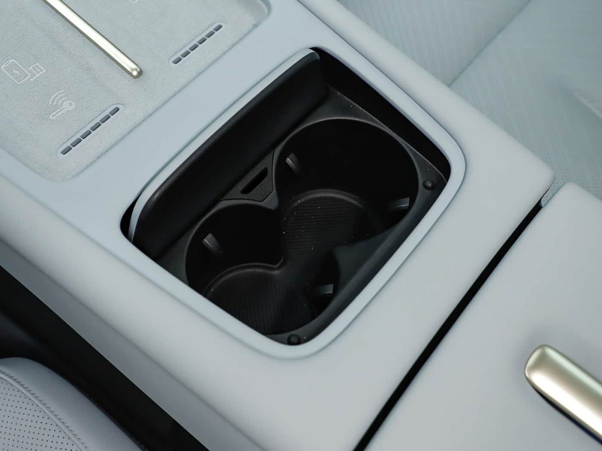 Volkswagen запускає великий електрокросовер ID. Unyx 08: потужність 496 к.с. та ціна від $34 700 - фото 7