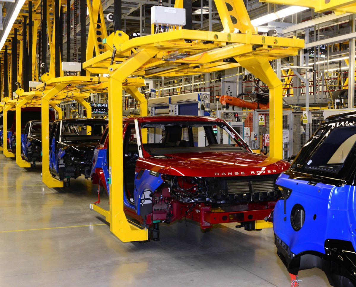 Jaguar Land Rover знову призупиняє виробництво: флагманські позашляховики Range Rover на паузі - фото 2