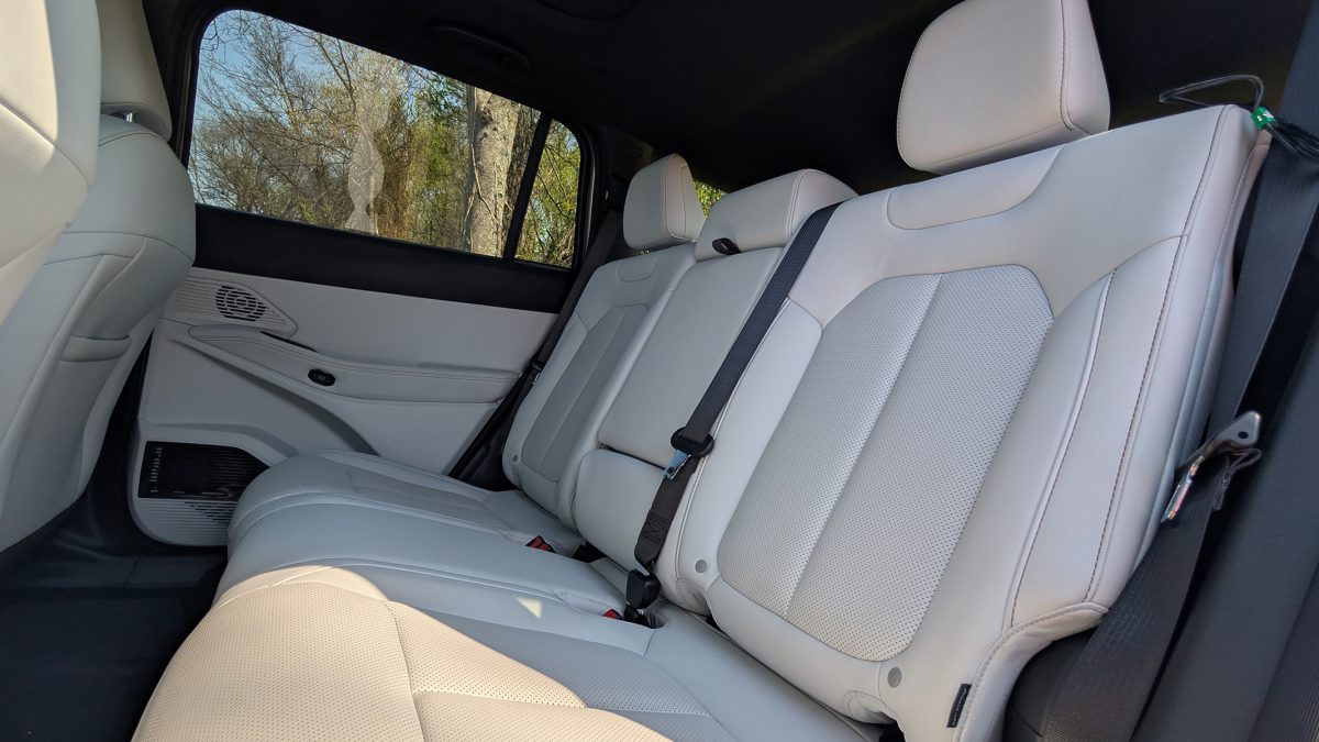 Як відкрити двері при розрядженому акумуляторі: інноваційне рішення безпеки від Jeep - фото 2