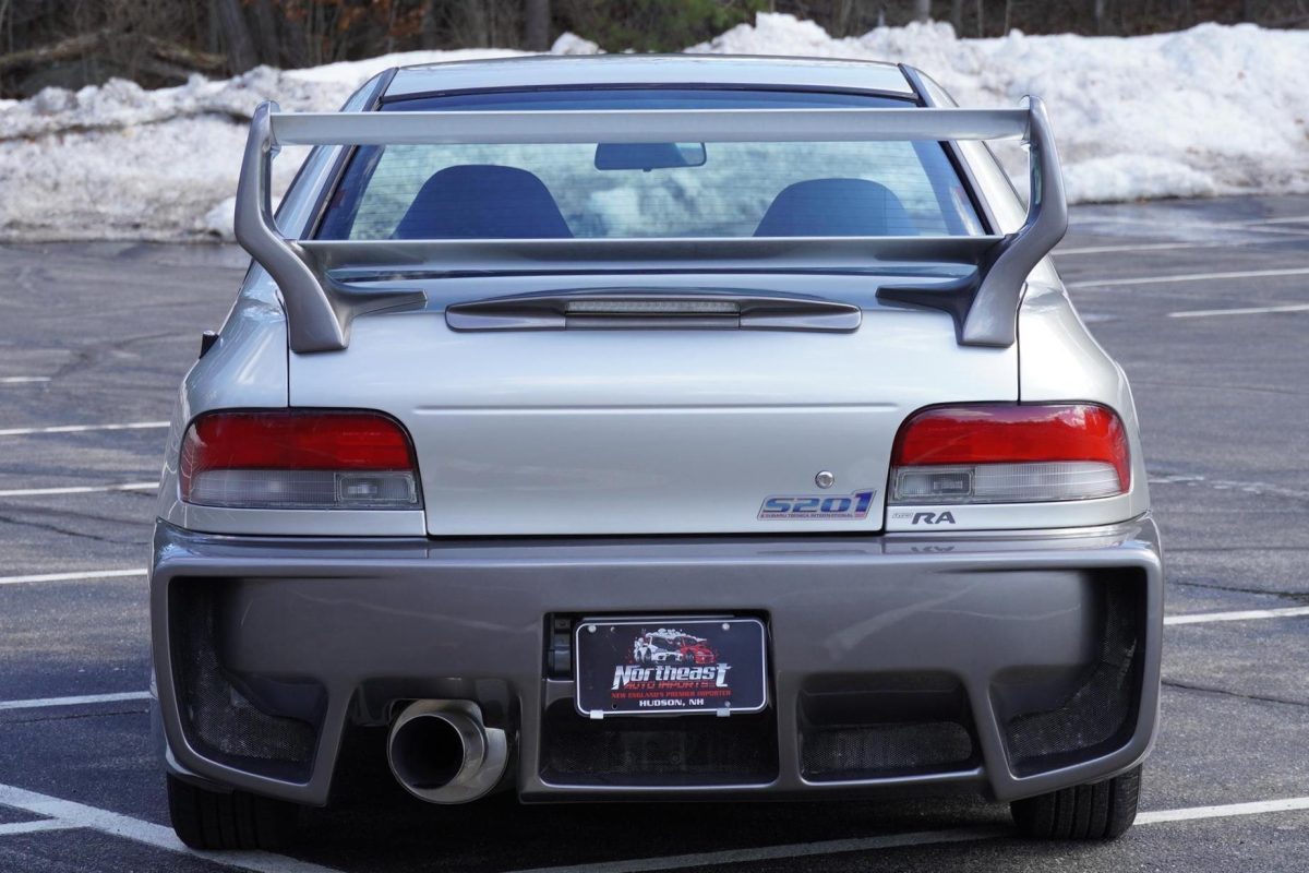 Екстремальний раритет: на аукціон виставили один із 300 Subaru Impreza S201 STI - фото 5