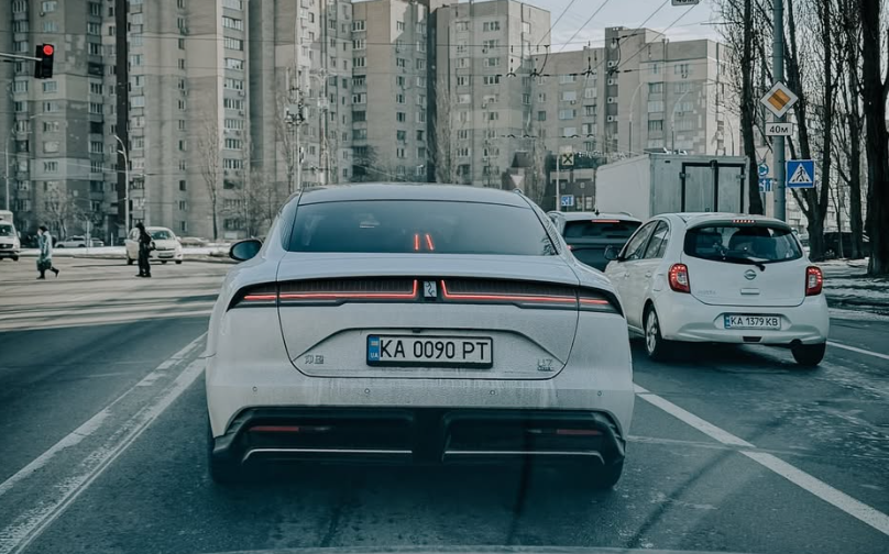 Вбивця німецьких седанів Yangwang U7 вже в Україні