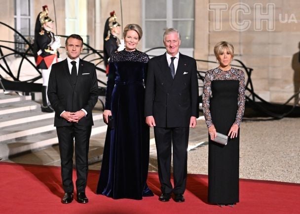 Королева Матильда в цій самій сукні під час візиту в Париж 2024 року / © Getty Images