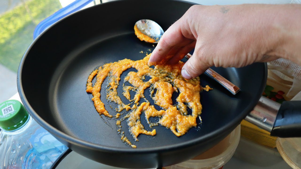 Експерти розповіли, як визначити, що антипригарна сковорода зіпсувалась 