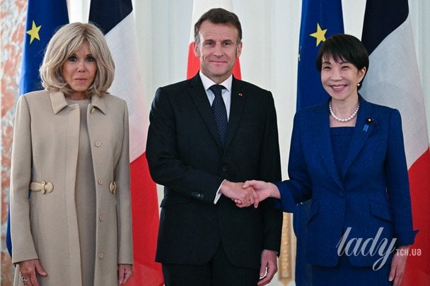 Еммануель і Бріжит Макрони та Санае Такаїті / © Associated Press