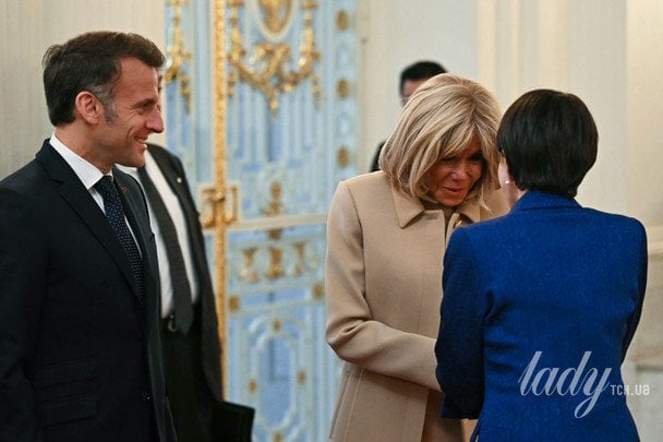 Еммануель і Бріжит Макрони та Санае Такаїті / © Associated Press