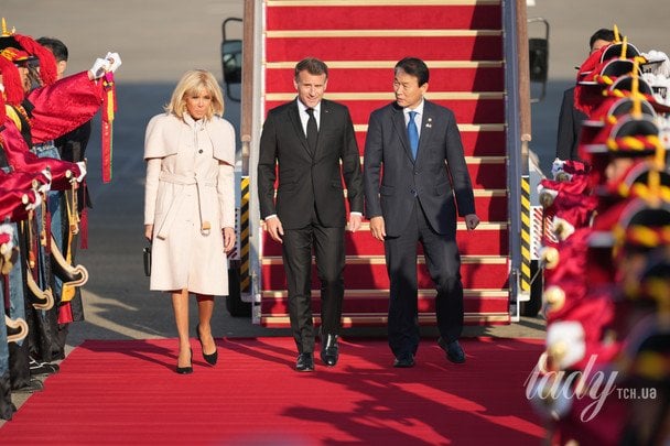 Еммануель і Бріжит Макрони / © Associated Press