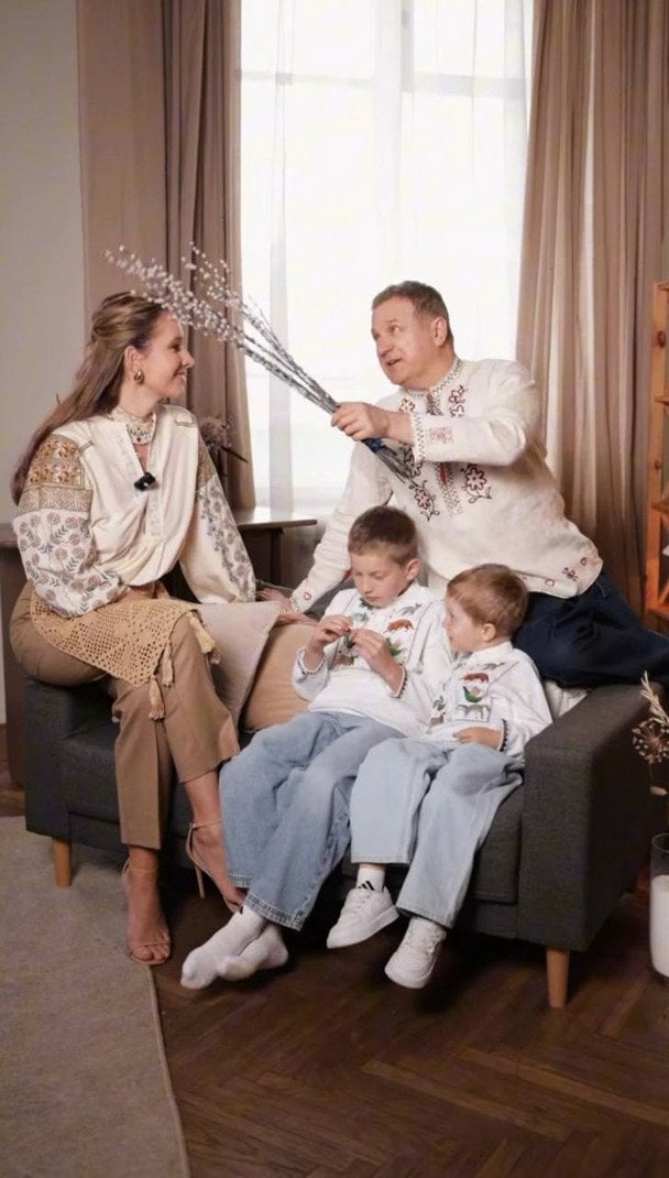 Катерина Осадча та Юрій Горбунов з дітьми / © instagram.com/kosadcha