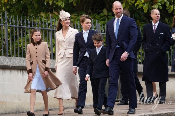 Сім'я Уельських на службі на Великдень / © Associated Press