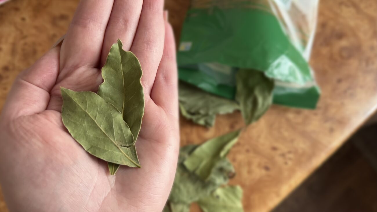 Господині розповіли, як використовувати лавровий лист у побуті. Фото: Добрі новини Господині розповіли, як використовувати лавровий лист у побуті. Фото: Добрі новини
