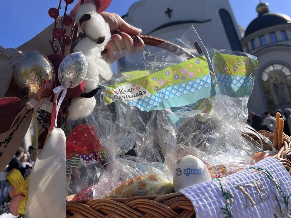 Господині розповіли, що має бути у великодньому кошику 2026 року. Фото: Добрі новини Господині розповіли, що має бути у великодньому кошику 2026 року. Фото: Добрі новини