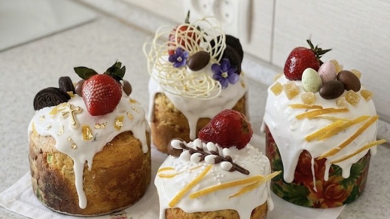 Господині розповіли, скільки коштує накрити стіл на Великдень 2026. Фото: Добрі новини 