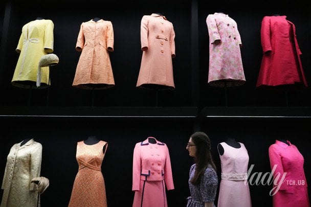 Виставка «Королева Єлизавета II: Її стильне життя» у Лондоні / © Associated Press